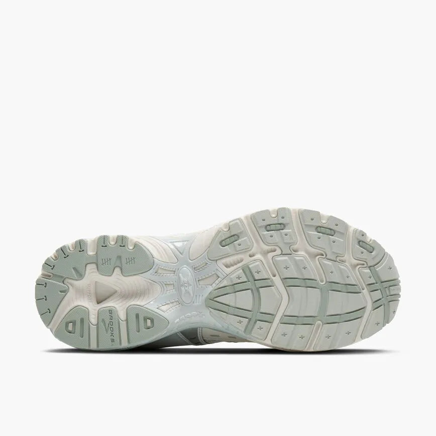 White/Coconut Milk/Smoke